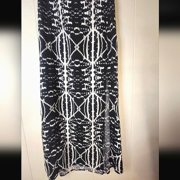 Express XS Maxi Skirt Thigh High Slit Black Tribal - Picture 3 of 10